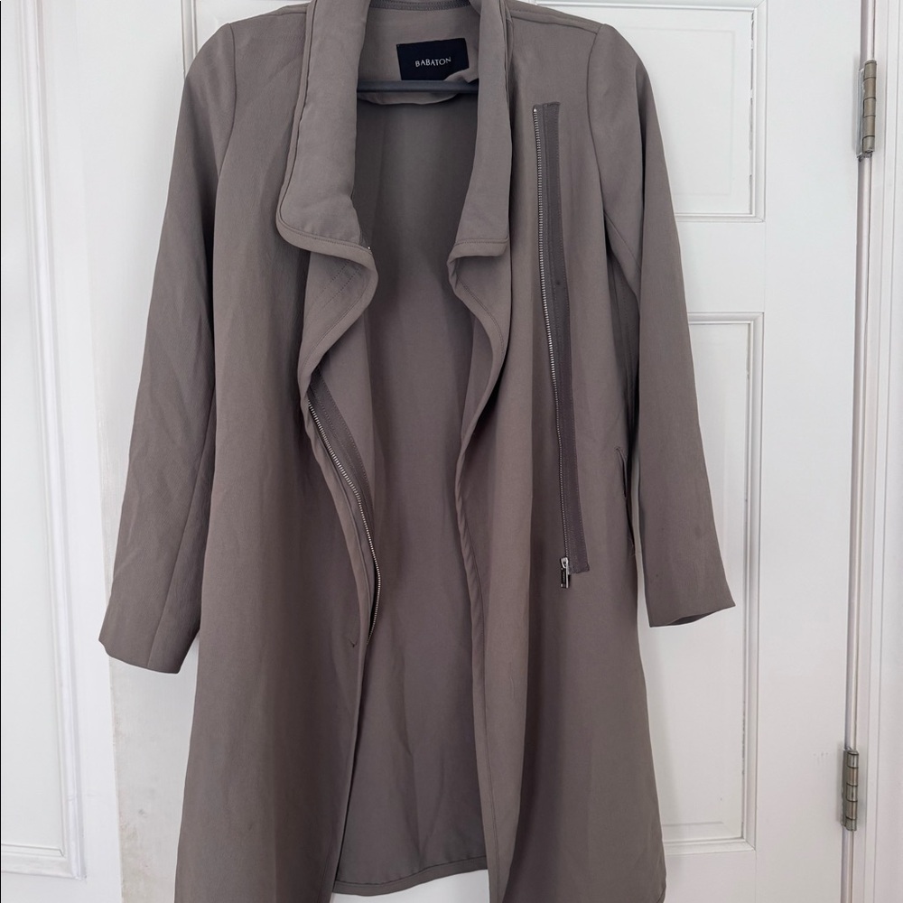 Aritzia Babaton Flowy Trench